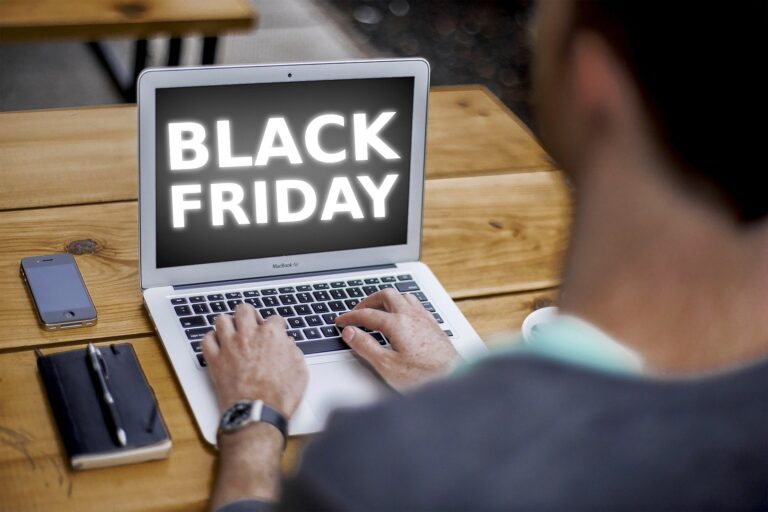 Roupas e acessórios serão uns dos itens mais buscados na Black Friday 2021