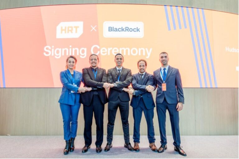 A Hudson River Trading uniu-se ao Goldman Sachs, Ally e outras instituições internacionais de investimento para entrar no mercado brasileiro, atuando como um catalisador para a bolsa de valores. 1 A Hudson River Trading uniu-se ao Goldman Sachs, Ally e outras instituições internacionais de investimento para entrar no mercado brasileiro, atuando como um catalisador para a bolsa de valores.